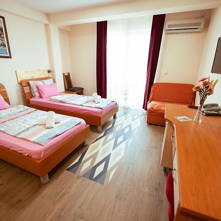 Hotel Holiday-M Οχρίδα Εξωτερικό φωτογραφία