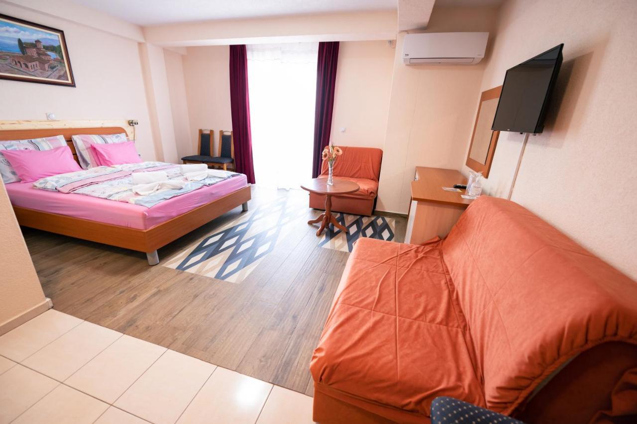 Hotel Holiday-M Οχρίδα Εξωτερικό φωτογραφία