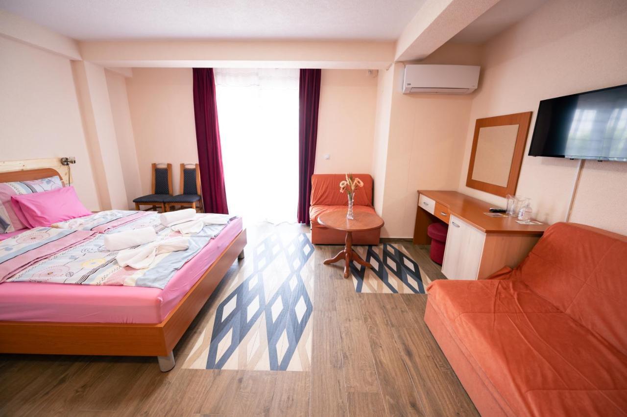 Hotel Holiday-M Οχρίδα Εξωτερικό φωτογραφία