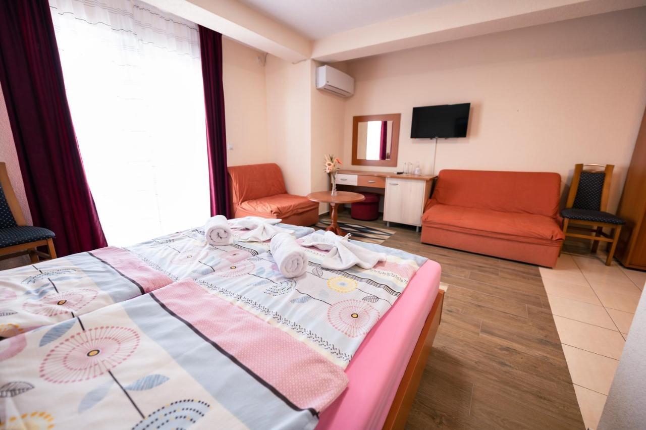 Hotel Holiday-M Οχρίδα Εξωτερικό φωτογραφία