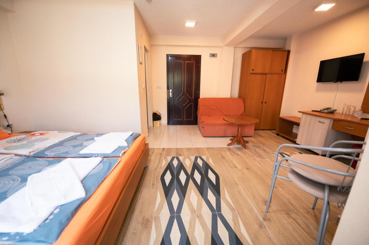Hotel Holiday-M Οχρίδα Εξωτερικό φωτογραφία