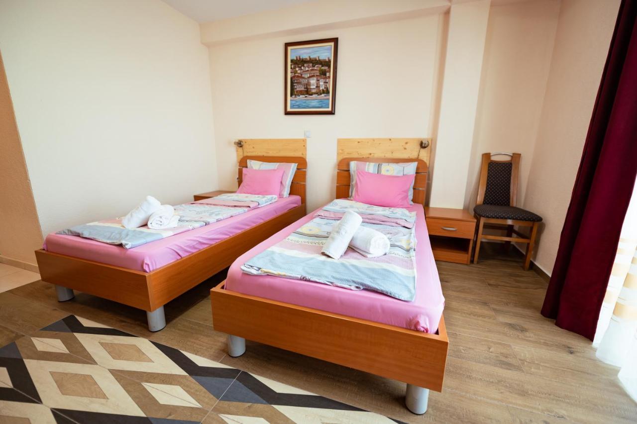 Hotel Holiday-M Οχρίδα Εξωτερικό φωτογραφία